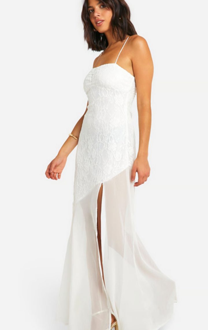 Robe blanche élégante bustiée