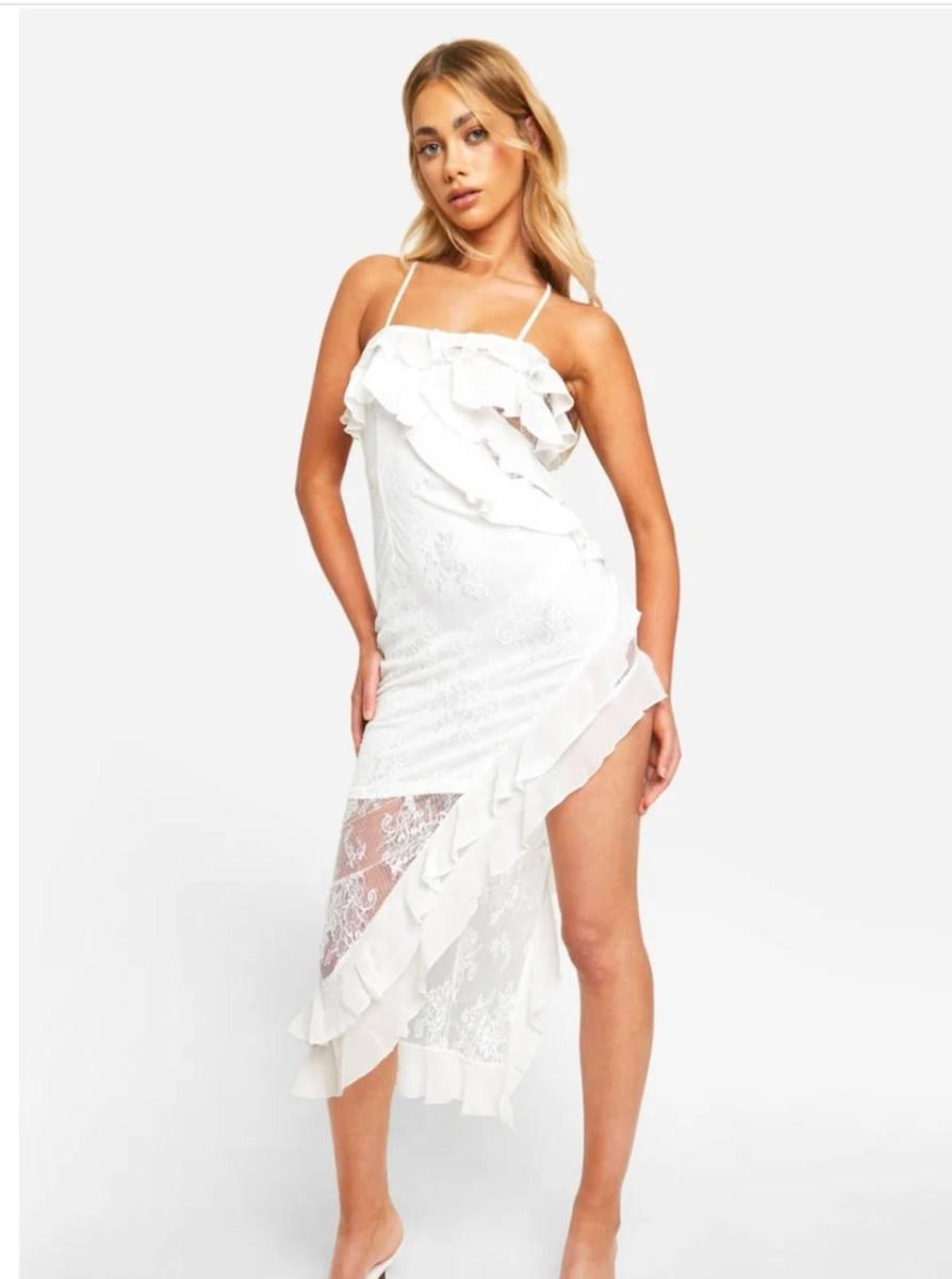 Robe blanche asymétrique
