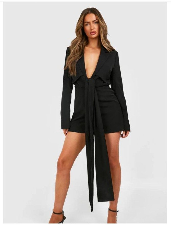 Robe courte  décoltée Pretty Little Thing